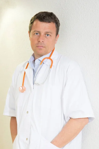 Porträt Eines Arztes Mittleren Alters Krankenhaus — Stockfoto