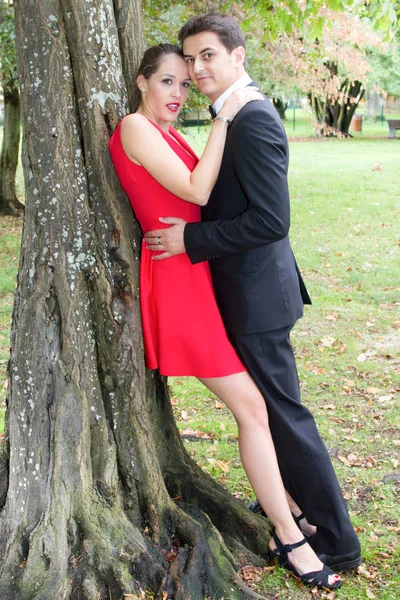 Charming Girl Red Dress Love Man Tuxedo Tree — Stock Photo, Image