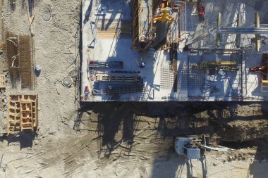 yapım aşamasında bir binanın tepesinden görüntülemek