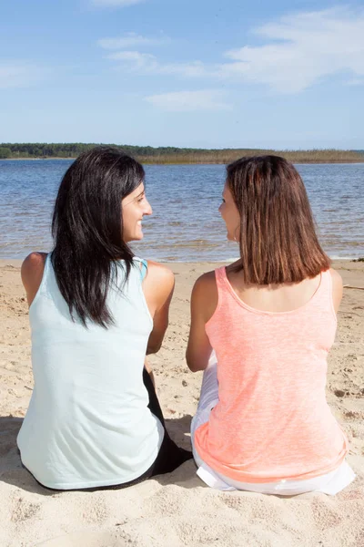 Feliz Joven Niñas Pareja Dos Mujeres Verano Vacaciones —  Fotos de Stock