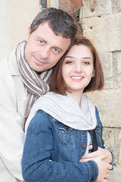 Casal Romântico Alegre Livre Abraçando Juntos Romance — Fotografia de Stock