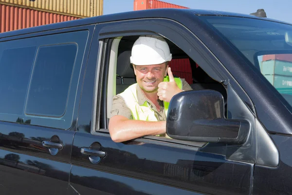 Stuurprogramma Man Werknemer Met Zijn Helm Geel Veiligheid Vest Duimschroef — Stockfoto