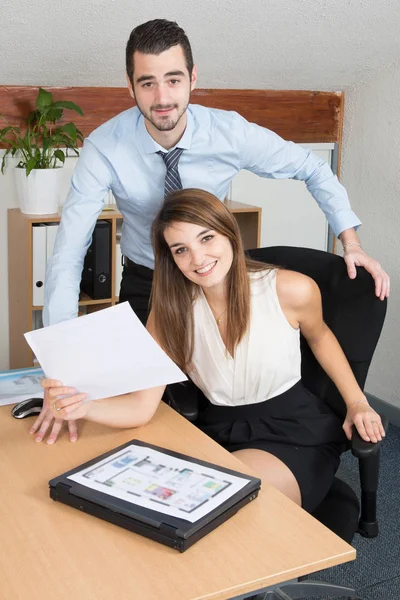 Handsome Boss Man Pretty Businesswoman Desk Office — Stock Photo, Image