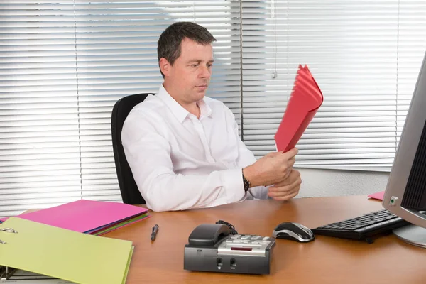 Geschäftsmann Arbeitsplatz Arbeitet Vor Dem Computer — Stockfoto