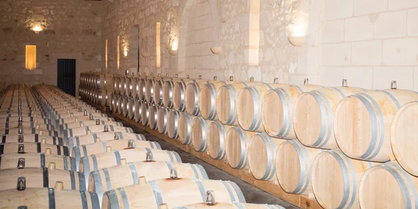 Många Vin Fat Källaren Winery — Stockfoto
