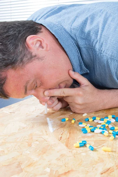 Hombre Droga Mezclando Cocaína Medicina — Foto de Stock