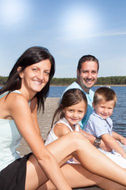 Yaz tatili plajda mutlu aile closeup