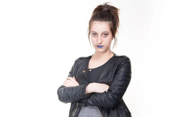 Studio Bir Siyah Deri Ceket Giymiş Güzel Genç Kız Moda — Stok fotoğraf