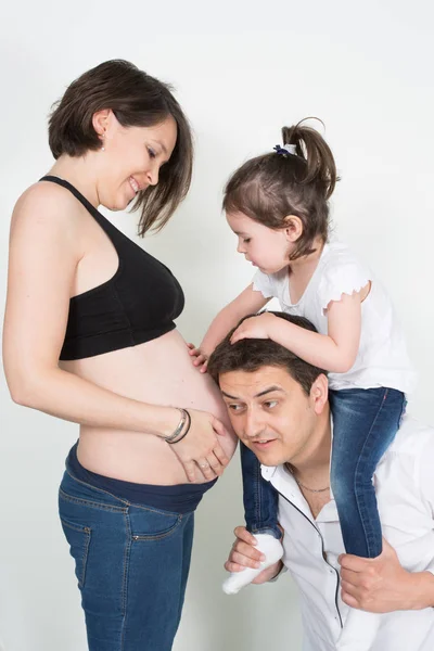 Familie Erwartet Neues Baby Schöne Schwangere Frau Schöner Ehemann Und — Stockfoto