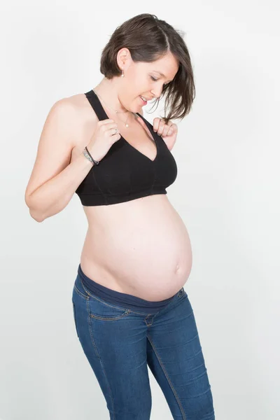 Vackra Gravid Flicka Ser Magen Vit Bakgrund — Stockfoto