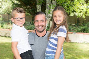Çocuk oğlu kızı tek üst Aile kavramı silah ile babası olmakla gurur duyuyorum