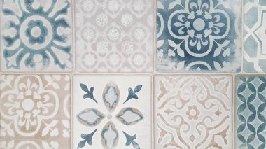 renkli seramik arka plan için eski eski duvardan