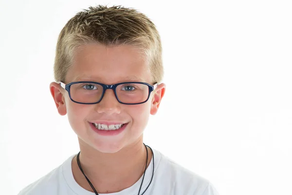 Bonito Jovem Óculos Menino Criança Retrato Fundo Branco — Fotografia de Stock