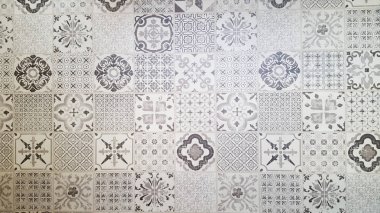 Vintage kiremitli kat kahverengi gri Akdeniz süslemeleri ile