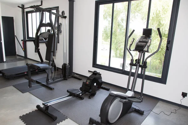 Gimnasio Moderno Sala Fitness Center Interior Con Equipo Máquinas — Foto de Stock