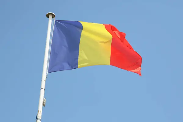 Прапор Румунії Килимок Вітер Синього Неба — стокове фото