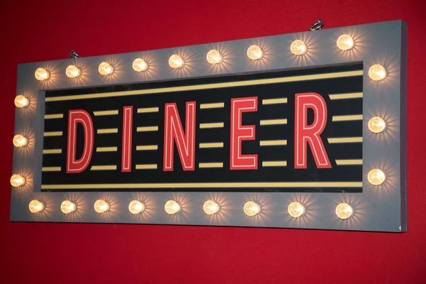 Diner Neon Işareti Yolda Restoran Duvar — Stok fotoğraf