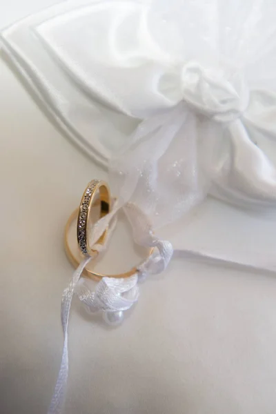 Two Golden Wedding Rings White Cushion Marriage Celebration Background Concept — Stock Photo, Image