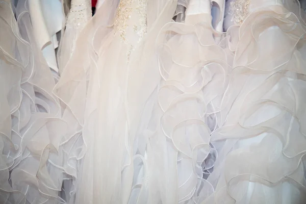 Robes Mariée Modernes Blanches Dans Magasin Robe Fond — Photo