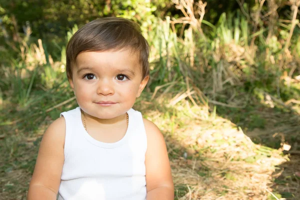 Portret Van Gelukkig Kind Peuter Jongen Lachend Dicht Omhoog Kijken — Stockfoto