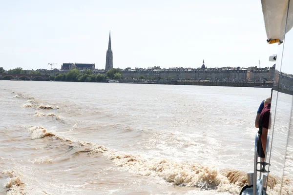 Uitzicht Rivier Garonne Boot Naar Bordeaux Stad Frankrijk — Stockfoto