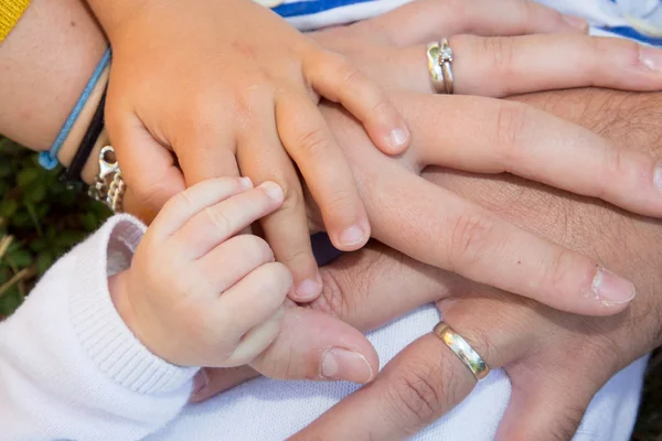 Quattro Mani Famiglia Allegra Bambino Figlio Madre Padre — Foto Stock