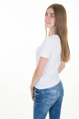 Genç kadın olumlu arkadan rahat görüntülemek studio beyaz arka plan üzerinde poz güzel kız modeli