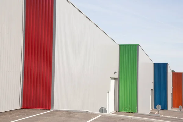 Unidades Negócios Modernas Com Construção Portas Rolo Coloridas — Fotografia de Stock