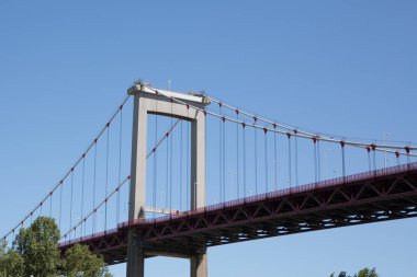 Pont d'Aquitaine büyük bir asma köprü Garonne olduğunu.