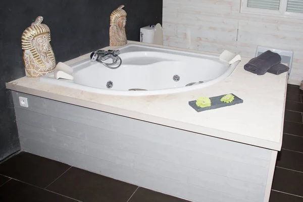 Bathroom Jetted Bathtub Bubbling Bath — Stock Photo, Image