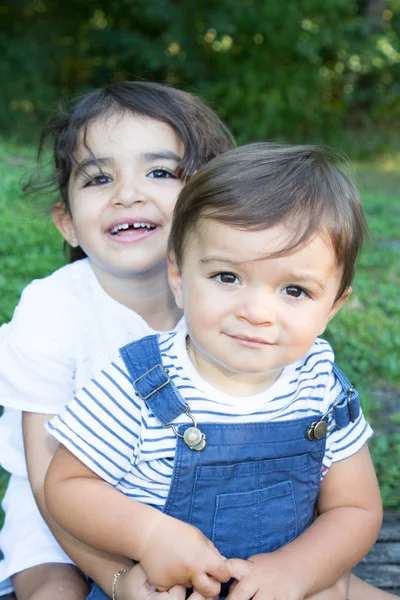 Dos Niños Chico Chica Aire Libre Familia Hermana Hermano Concepto — Foto de Stock