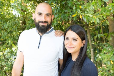 hipster adam sakallı ve kel çift güzellik kadın Park ile