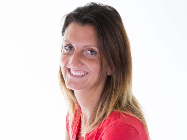 Retrato Mujer Sonriendo Sobre Fondo Blanco Estudio — Foto de Stock