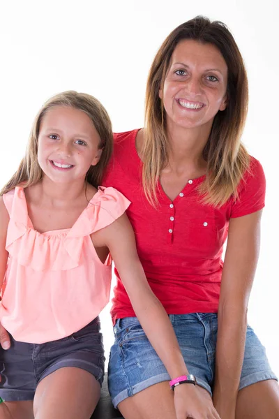 Sorridente Família Meninas Mãe Filha Bonita Fundo Branco — Fotografia de Stock