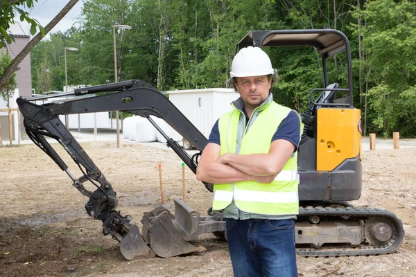 Arbetstagare Man Med Kran Bakgrunden Byggarbetsplatsen — Stockfoto