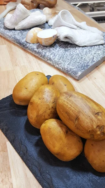 Filé Peixe Branco Com Batatas Cebola Cozinha — Fotografia de Stock