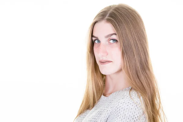 Bastante Joven Encantadora Mujer Sonriente Primer Plano Sobre Fondo Blanco —  Fotos de Stock