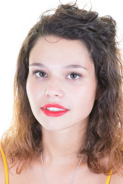 Portrait Jeune Femme Bouclée Sur Studio Blanc — Photo