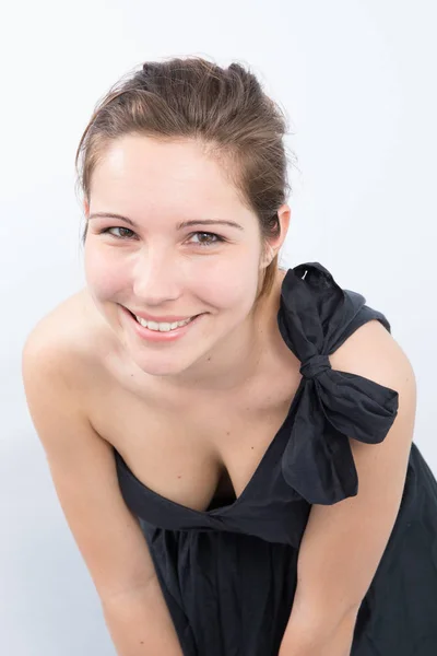 Hermosa Mujer Sonriente Con Piel Limpia Maquillaje Natural Dientes Blancos — Foto de Stock