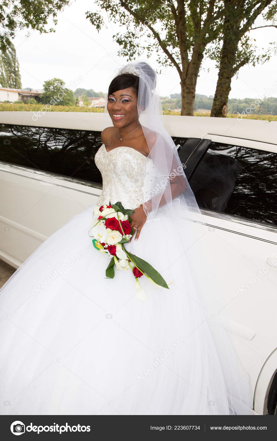 Beautiful American African Black Bride Front Wedding Limo Car
