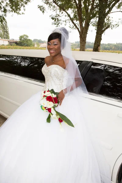 Beautiful American African Black Bride Front Wedding Limo Car — Stock Photo, Image