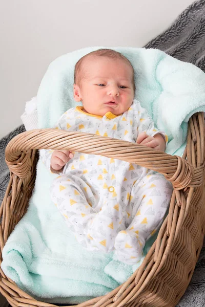 Newborn Baby Girl Boy Lying Sleeping Wooden Basket Photography — Stock Photo, Image