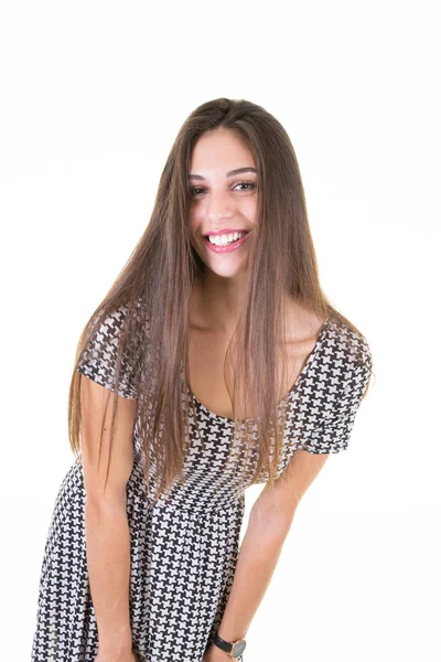 Όμορφη Νεαρή Γυναίκα Που Χαμογελά Μαύρο Άσπρο Φόρεμα Μόδας — Φωτογραφία Αρχείου