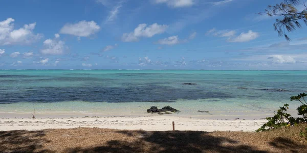 Bela Areia Praia Branca Mar Azul Tropical — Fotografia de Stock
