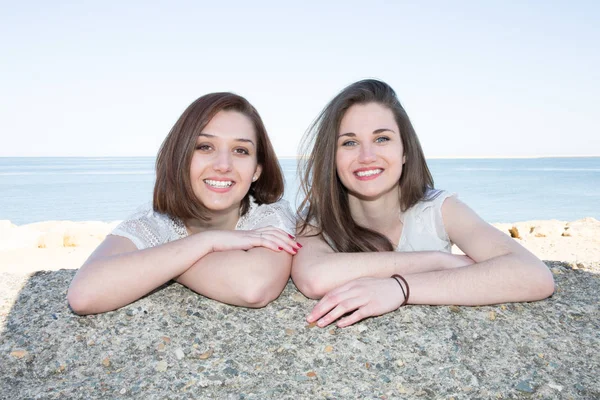 Couple Lesbien Plage Riant Vacances Été — Photo