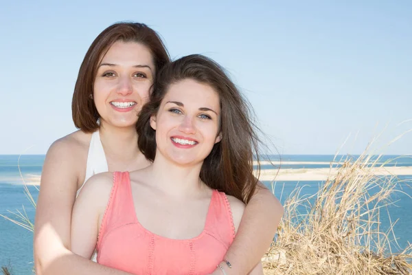 Happy Lesbian Couple Girls Taking Selfie Mobile Smarphone Camera Beach — стоковое фото