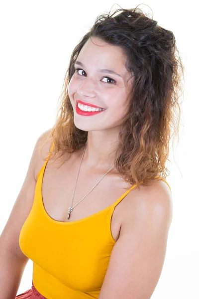 Mooi Meisje Gele Overhemd Lachende Gelukkig Geïsoleerd Witte Achtergrond — Stockfoto