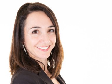 Gülümseyen ve kamera seyir çekici kadın