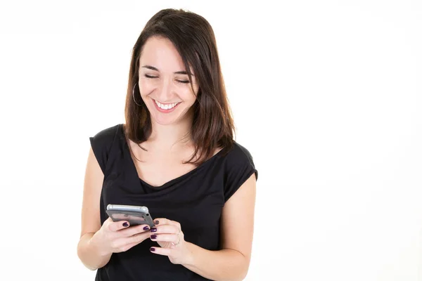 Cara Feliz Sonriente Mujer Mirando Teléfono Inteligente Con Buenas Noticias —  Fotos de Stock