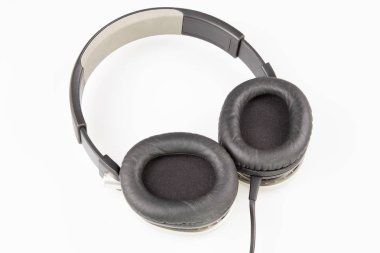 siyah beyaz arka planda ses müzik için kulaklık